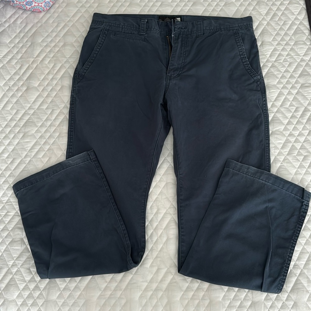 OP Men’s 36 x 32 Blue Pants 100% Cotton. EUC needs a button